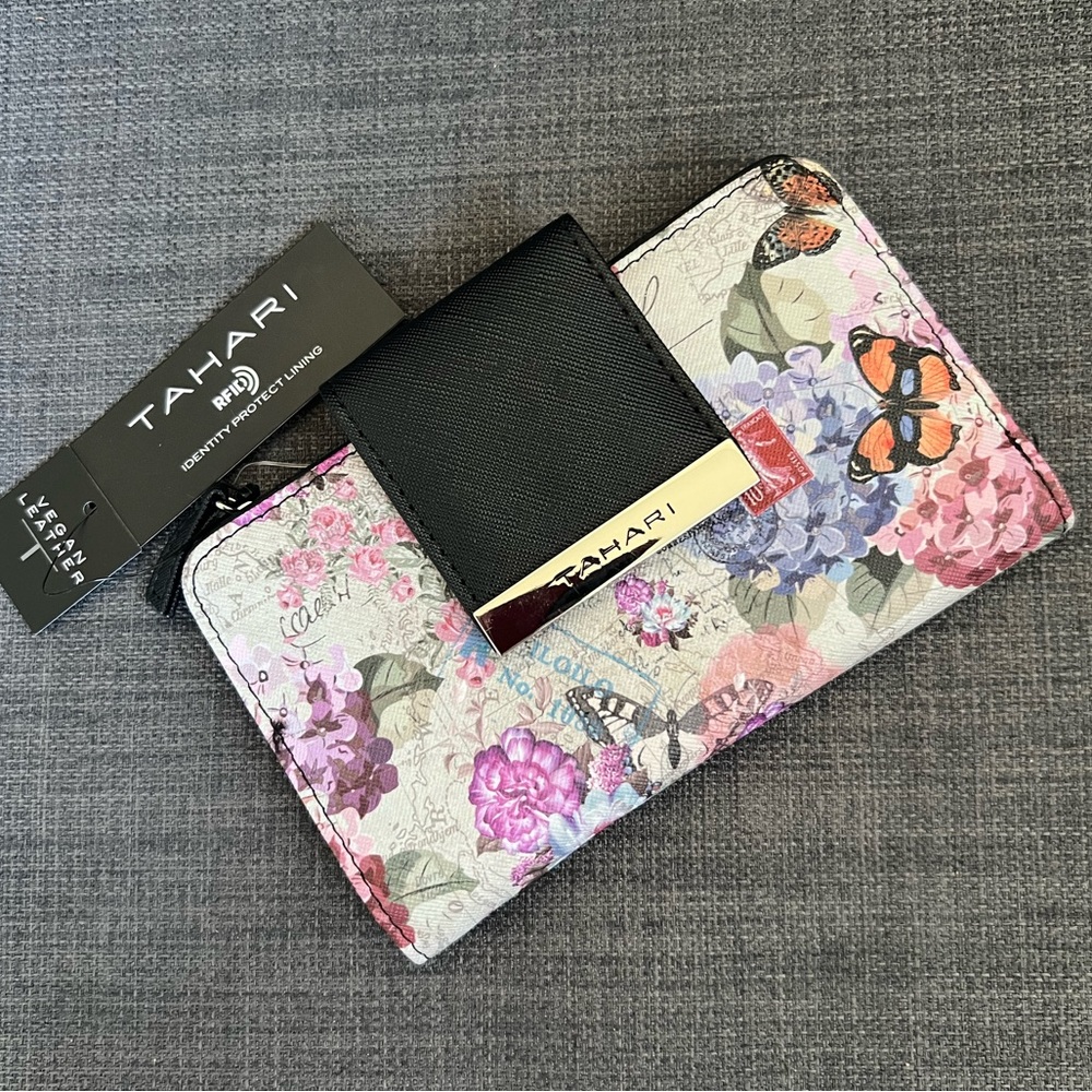 NWT TAHARI WALLET ORGANIZER CASE